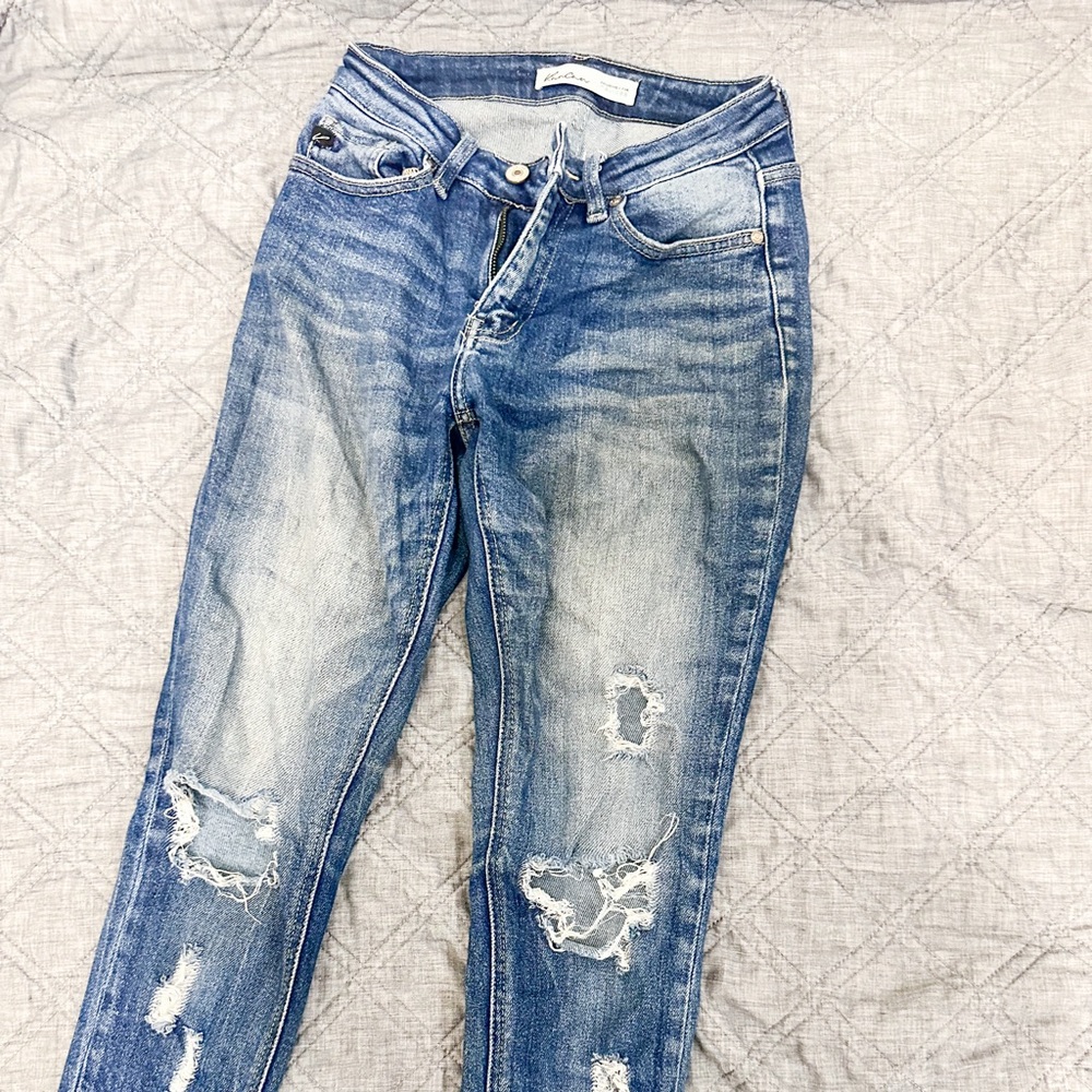 KanCan Jeans very distressed size 25